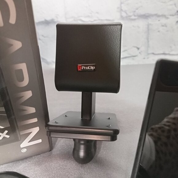 Garmin GPS DriveSmart 76 EX 7-inch Car Portable GPS Navigator with Voice Assist - Picture 10 of 11